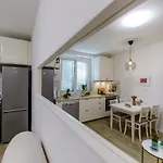 Apartment Lucy Lu