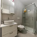 Lucy Lu Apartment *