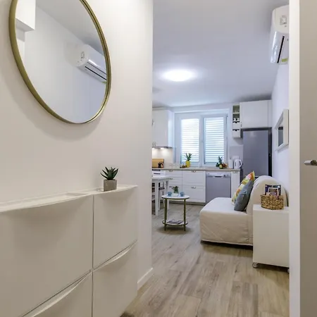 Lucy Lu شقة دوبروفينك