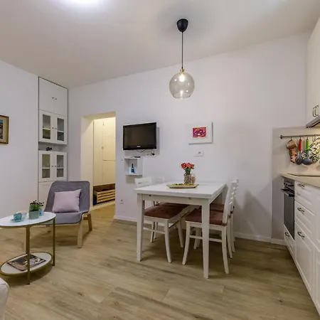 Lucy Lu دوبروفينك