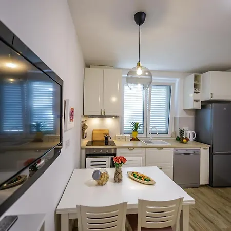 Lucy Lu دوبروفينك